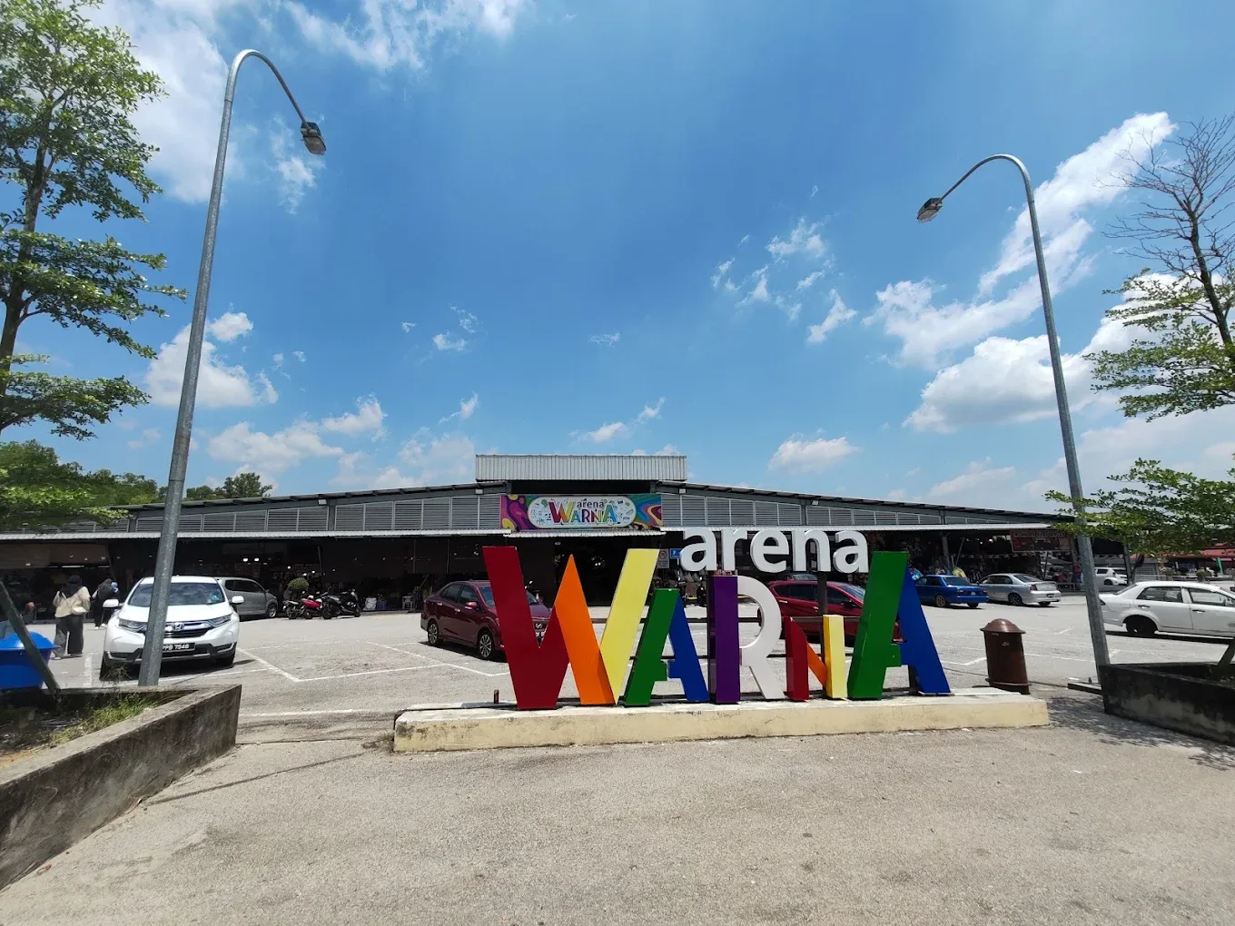 Arena Warna Ayer Hitam — foto sebenar 5
