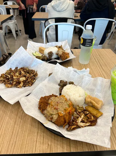 Ayam Gepuk Pak Gembus Nong Chik — foto sebenar 3