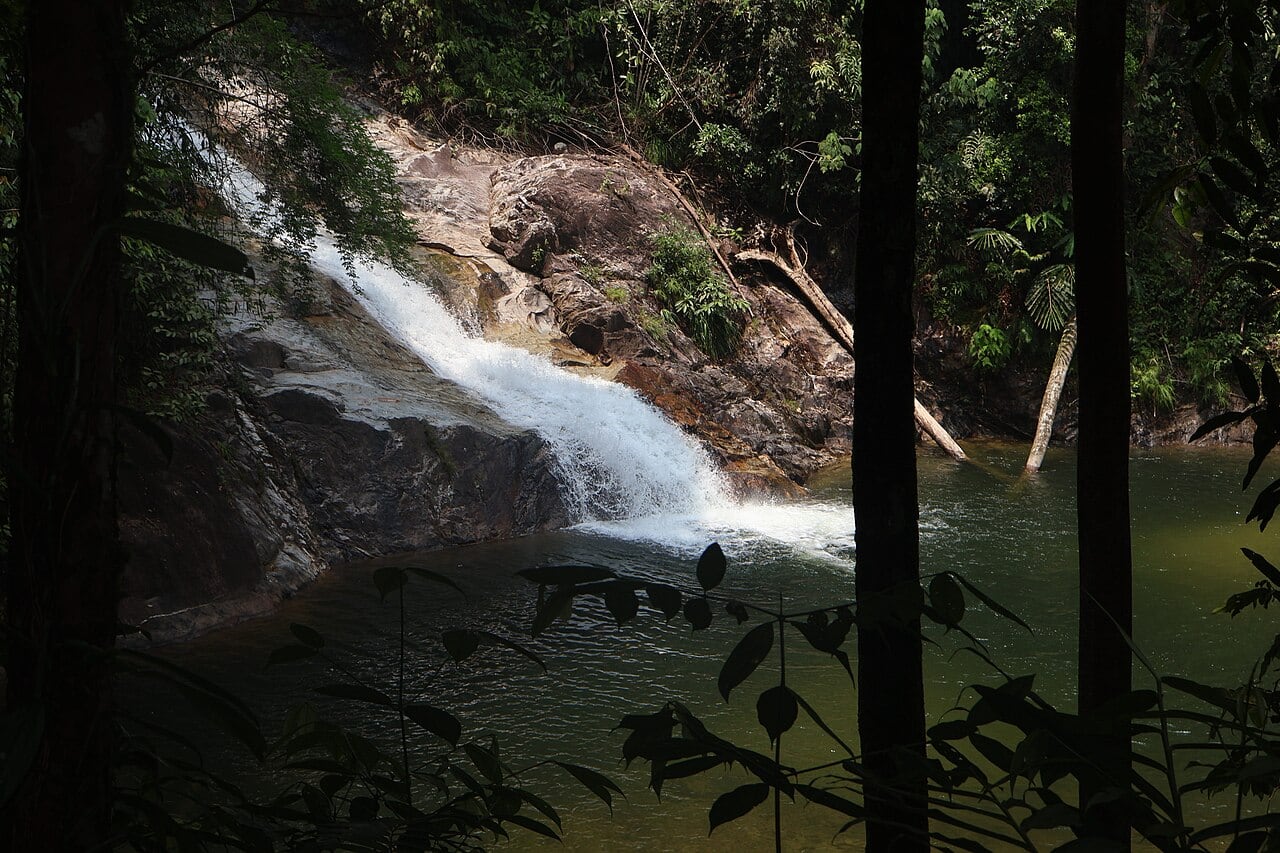 Gambar 2 Chemerong Waterfall