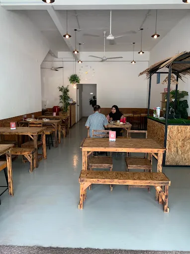 Dapoq Campoq Ayam Gepuk Bandar Dato Onn Branch — foto sebenar 2