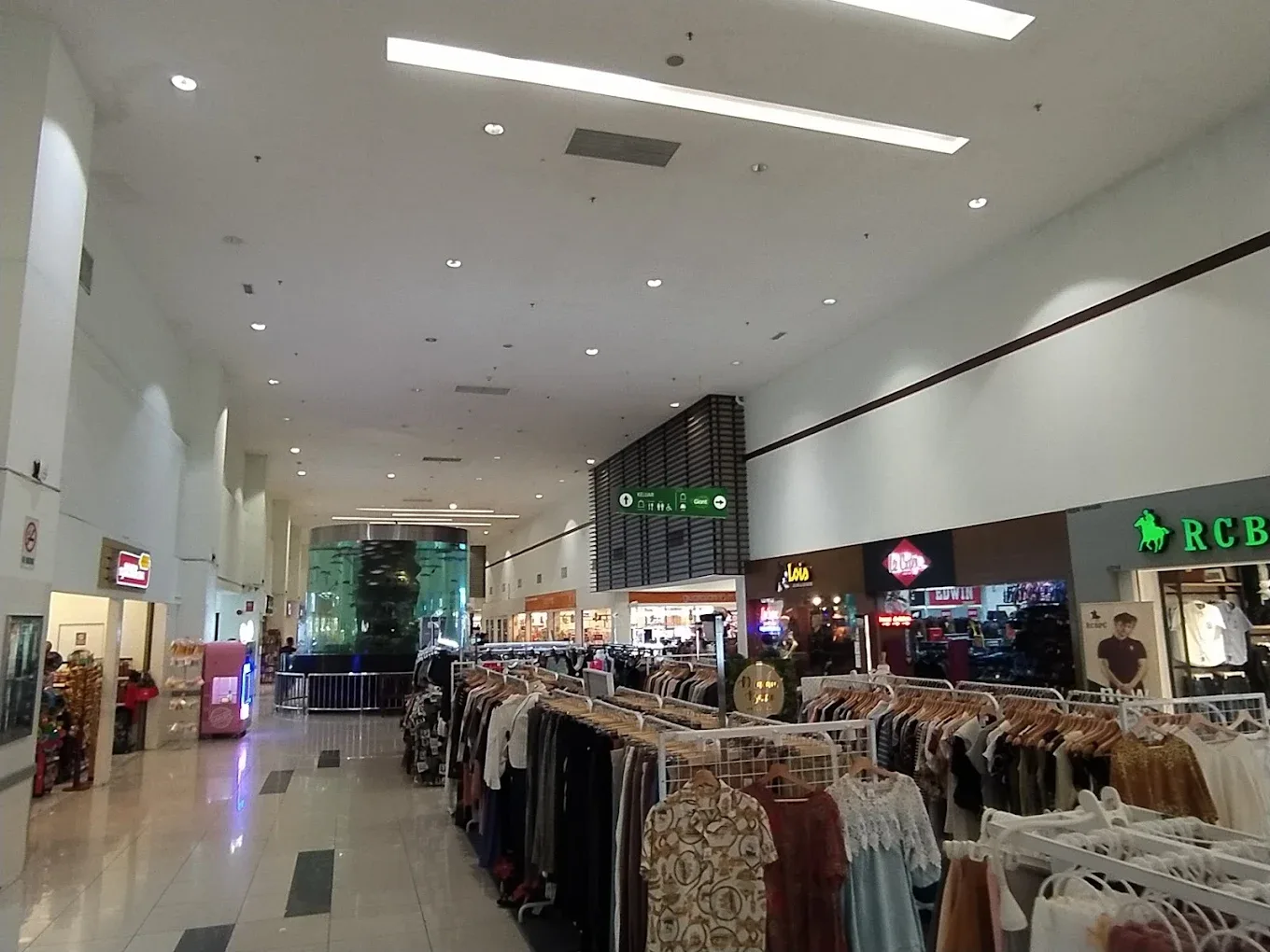 Giant Plentong Mall — foto sebenar 5