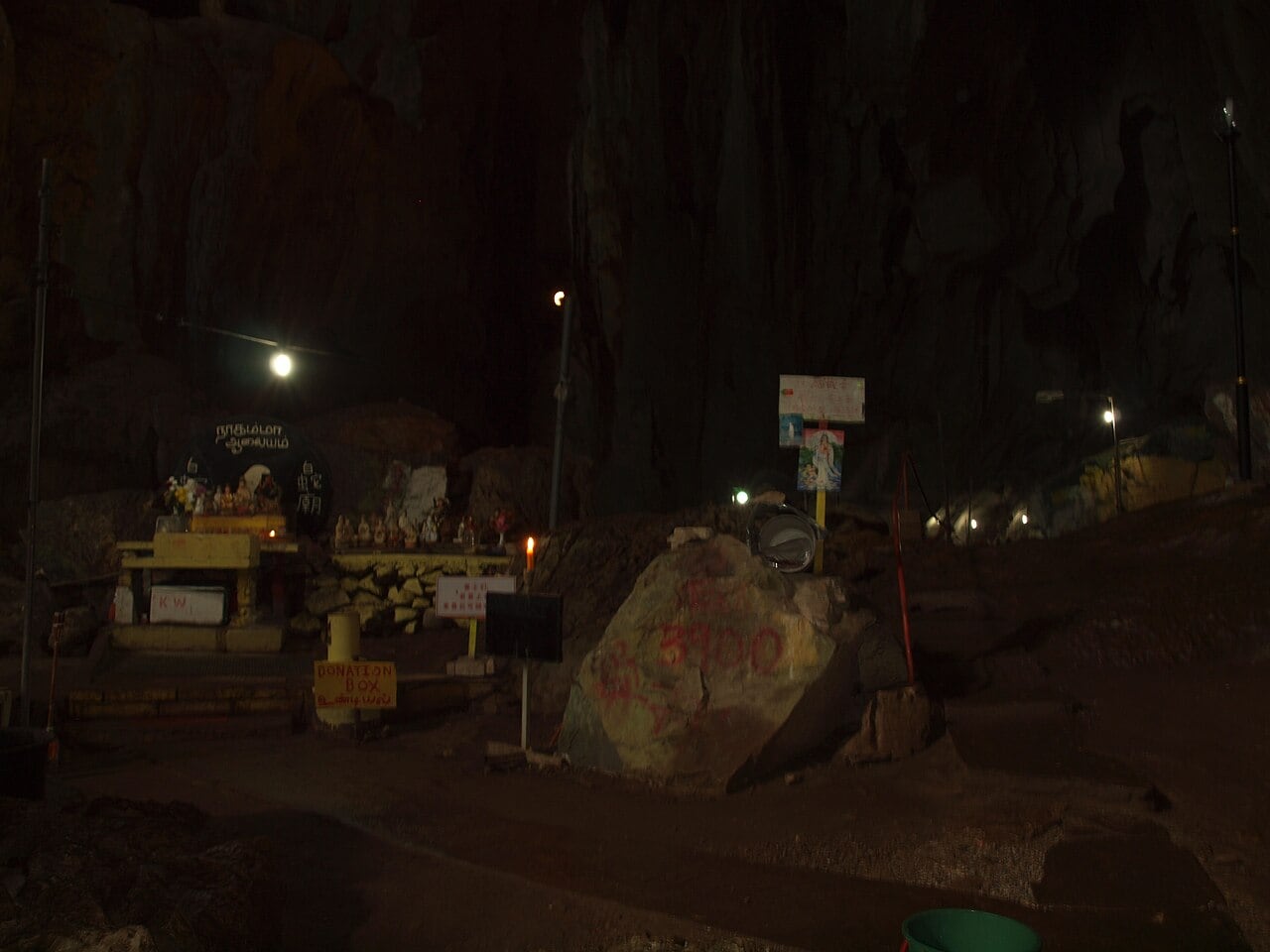 Gambar 3 Gua Charah / Charah Caves