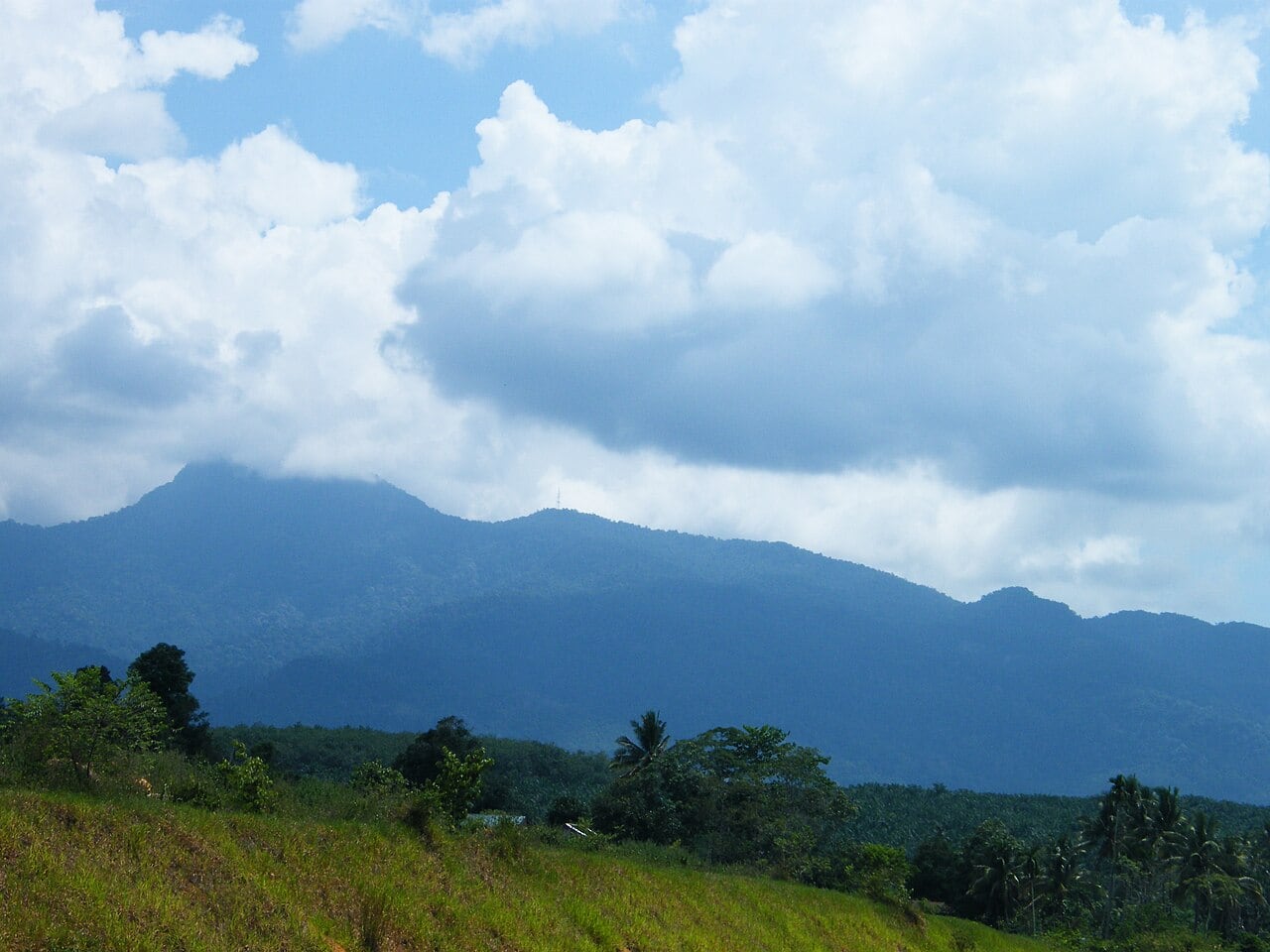 Gambar 2 Gunung Jerai