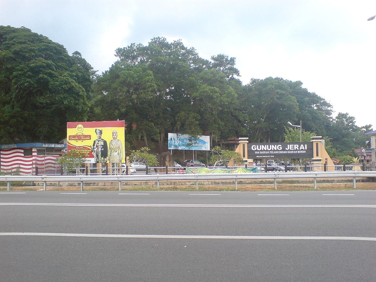 Gambar 3 Gunung Jerai