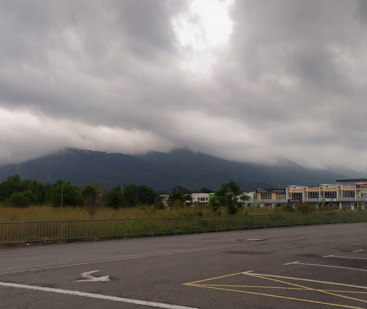 Gambar Gunung Tampin