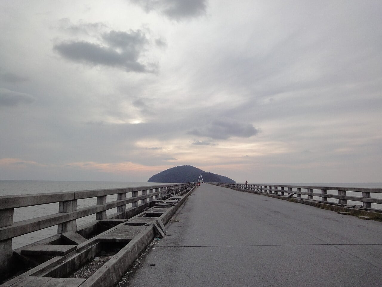 Gambar 2 Jambatan Pulau Bunting