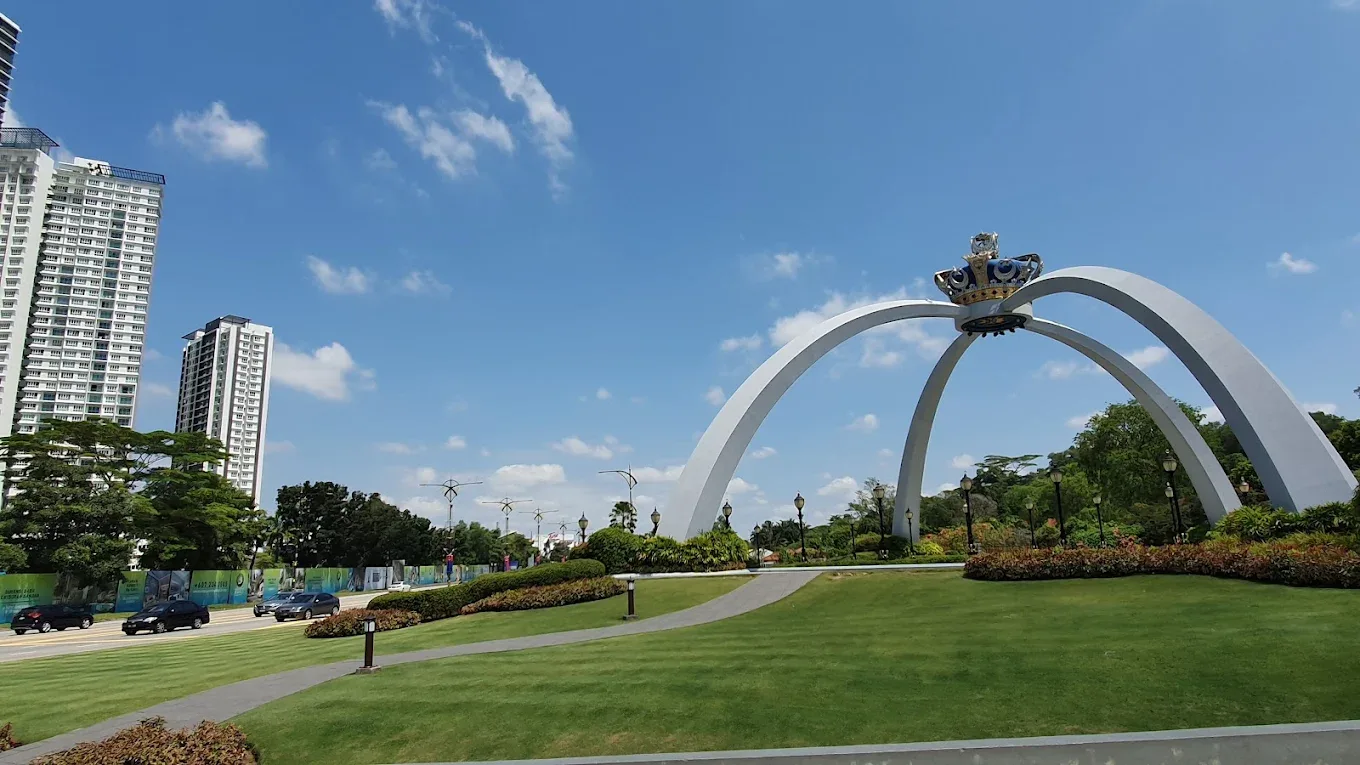 Laman Mahkota Istana Bukit Serene — foto sebenar 5
