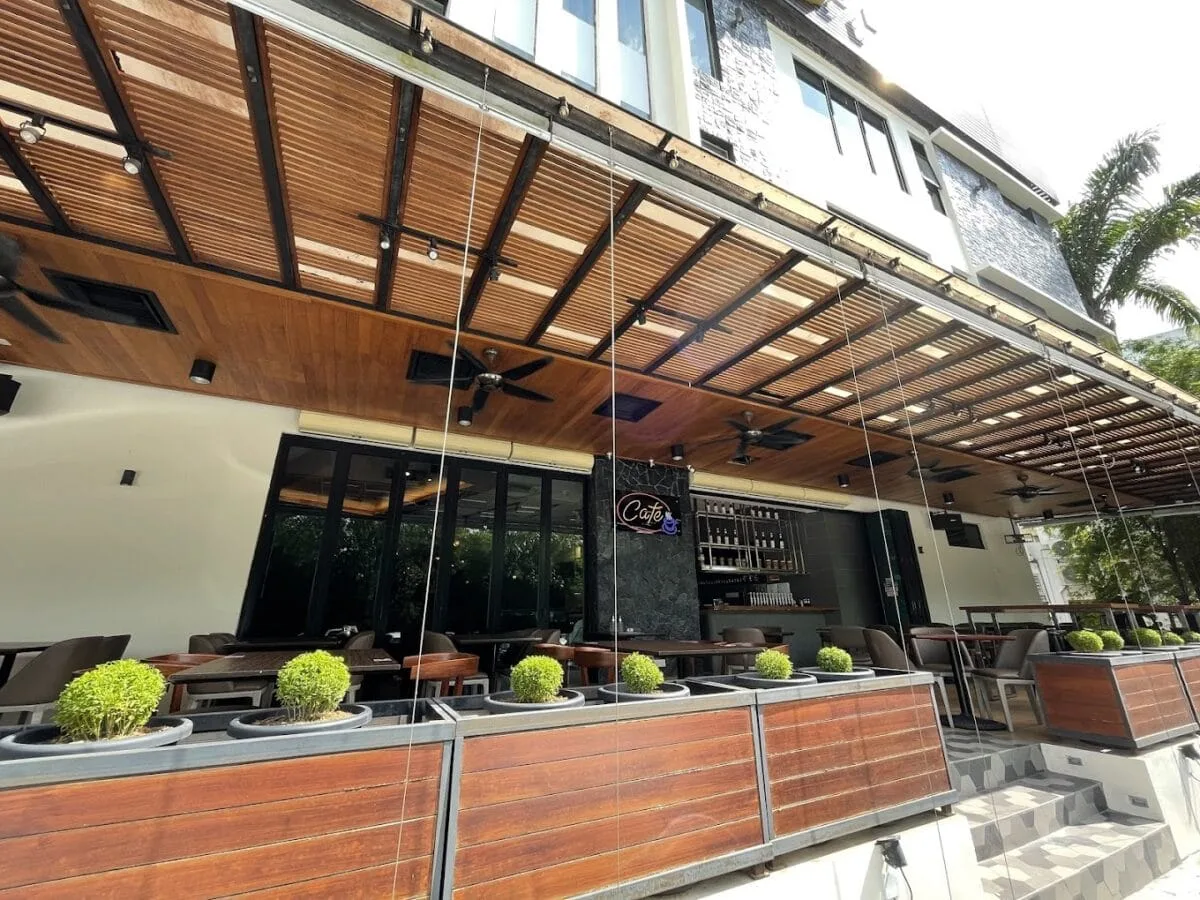 Gambar MEJA Cafe Sutera Utama