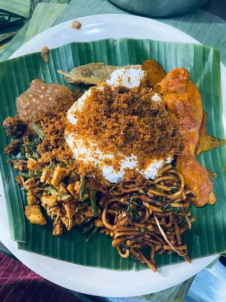 Original Nasi Ambeng Kampung Melayu — foto sebenar 2