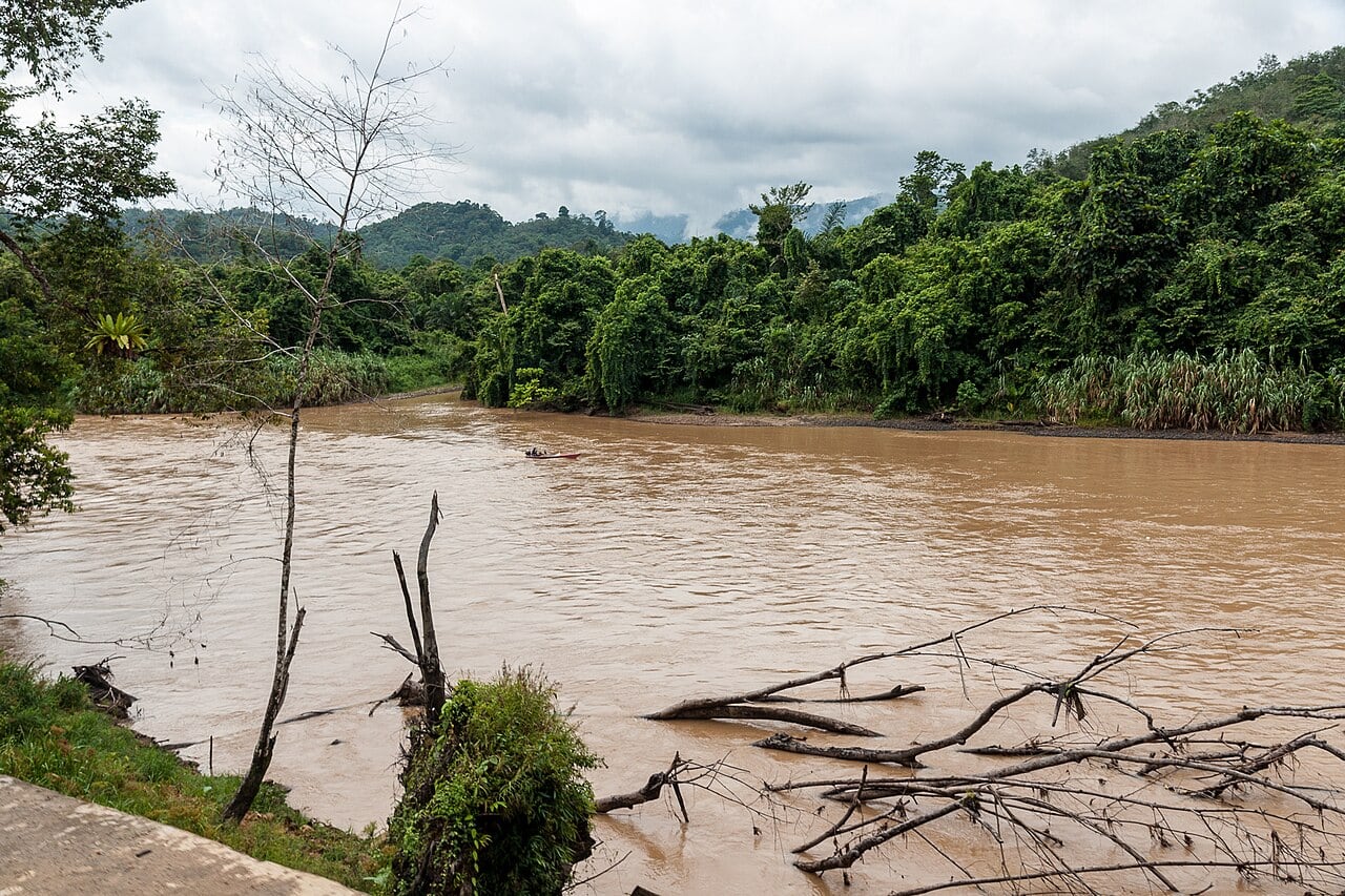 Gambar Padas River White Water Rafting