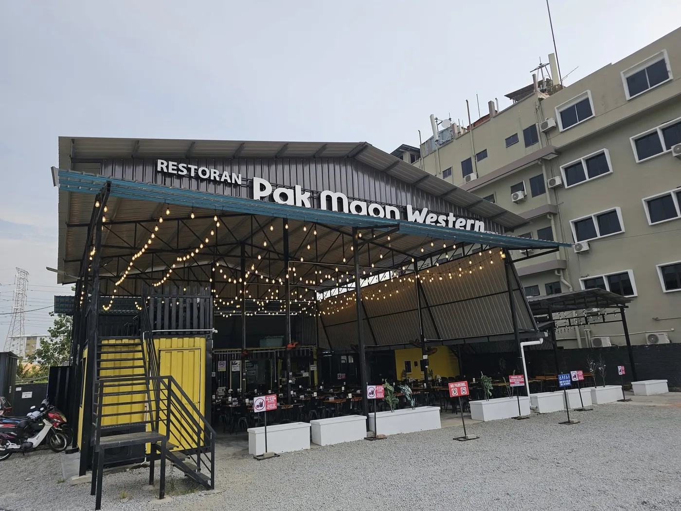Pak Maon Western — foto sebenar 4