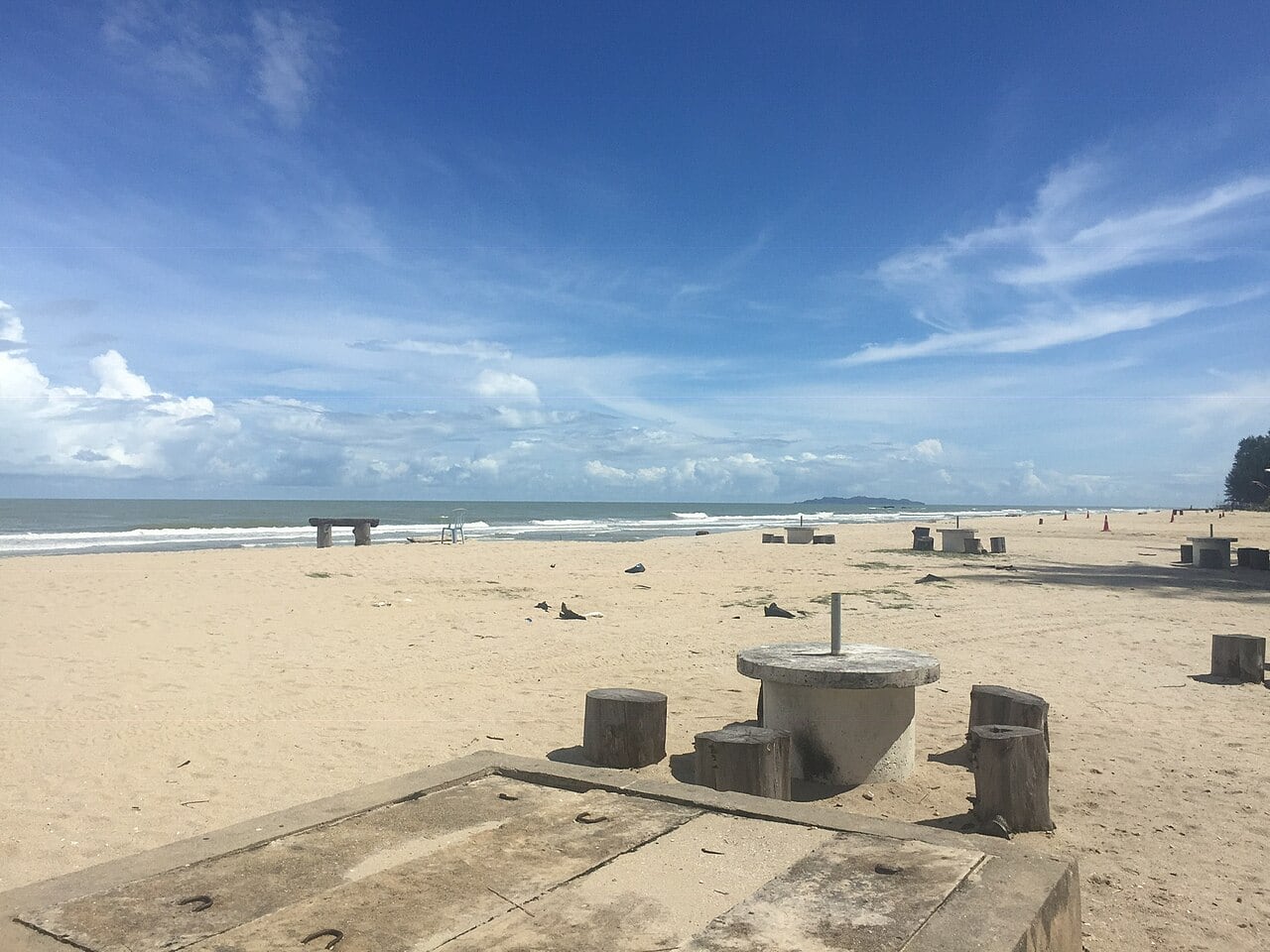 Gambar 2 Pantai Batu Buruk