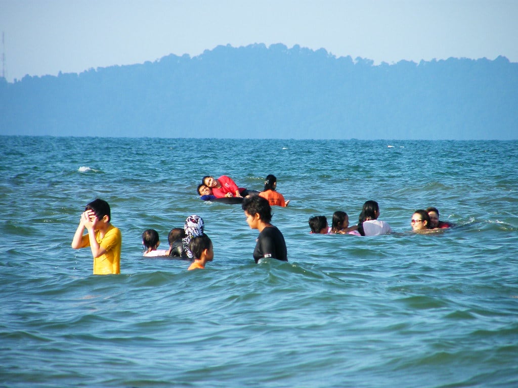 Gambar Pantai Batu Hitam