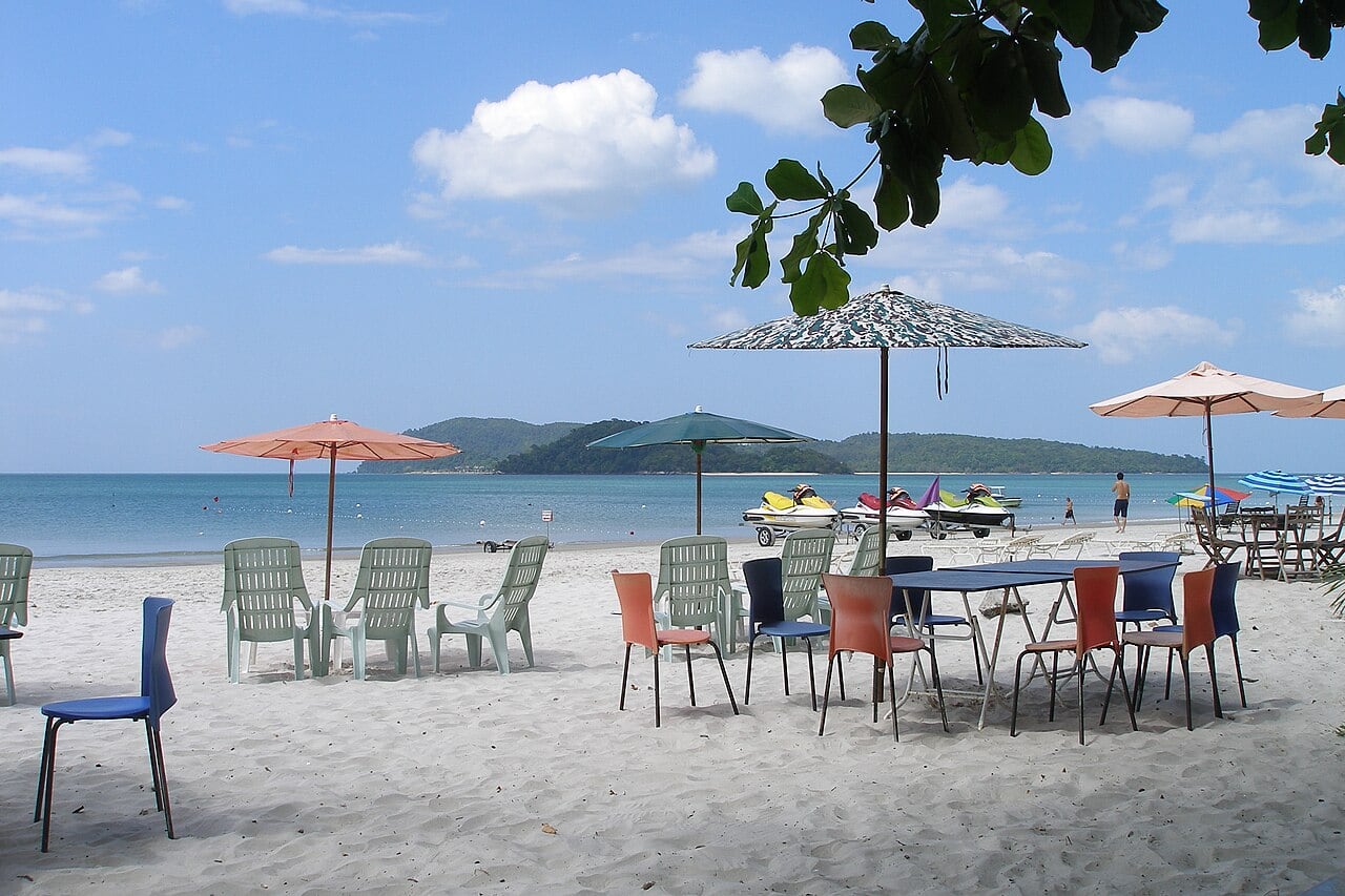 Gambar 2 Pantai Cenang