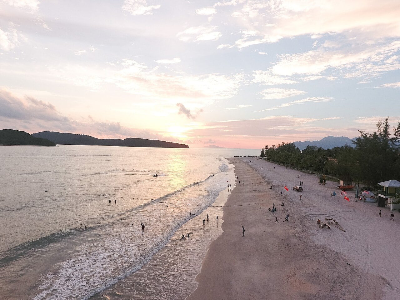 Gambar 3 Pantai Cenang