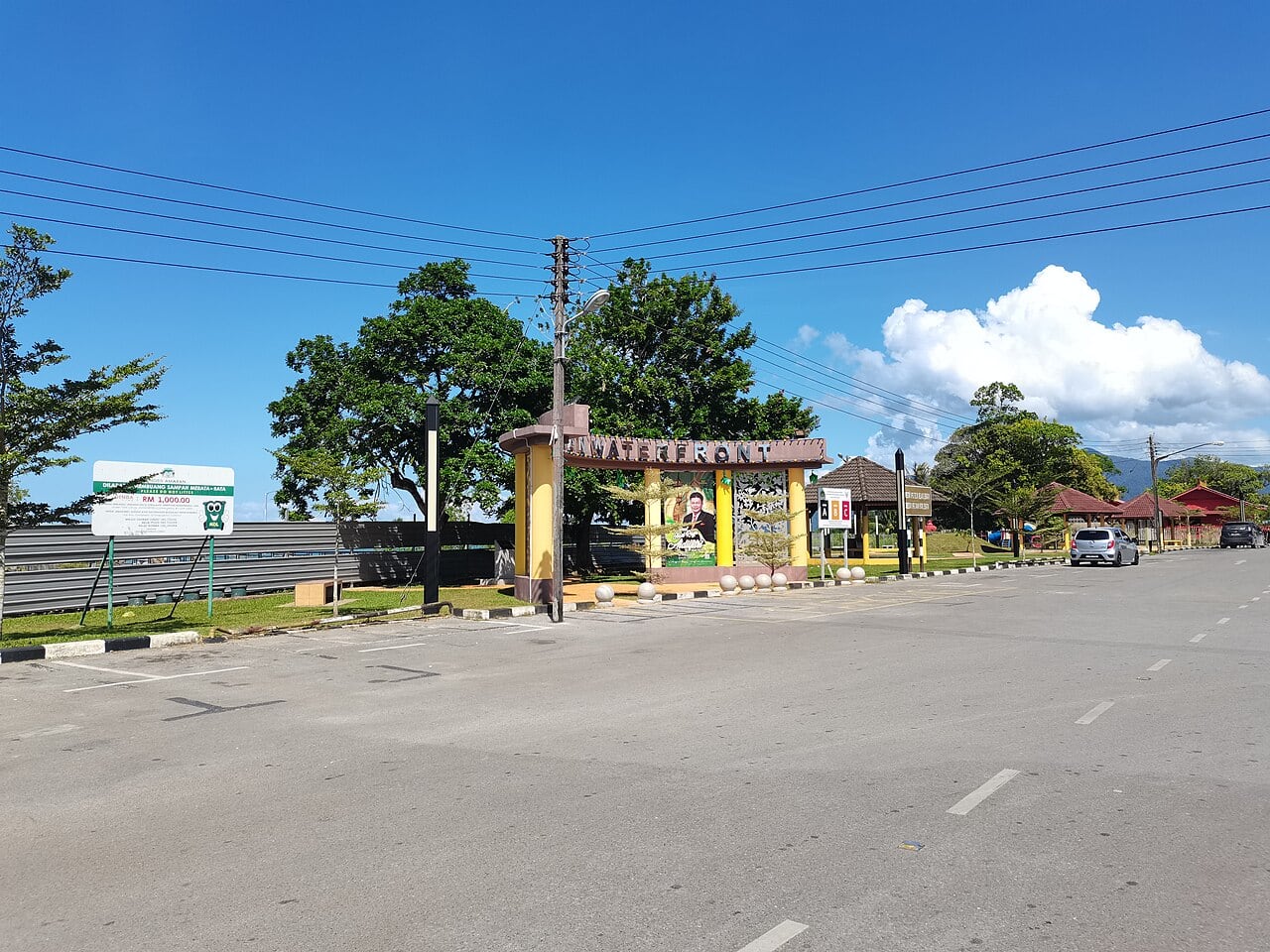 Gambar 2 Pantai Sematan