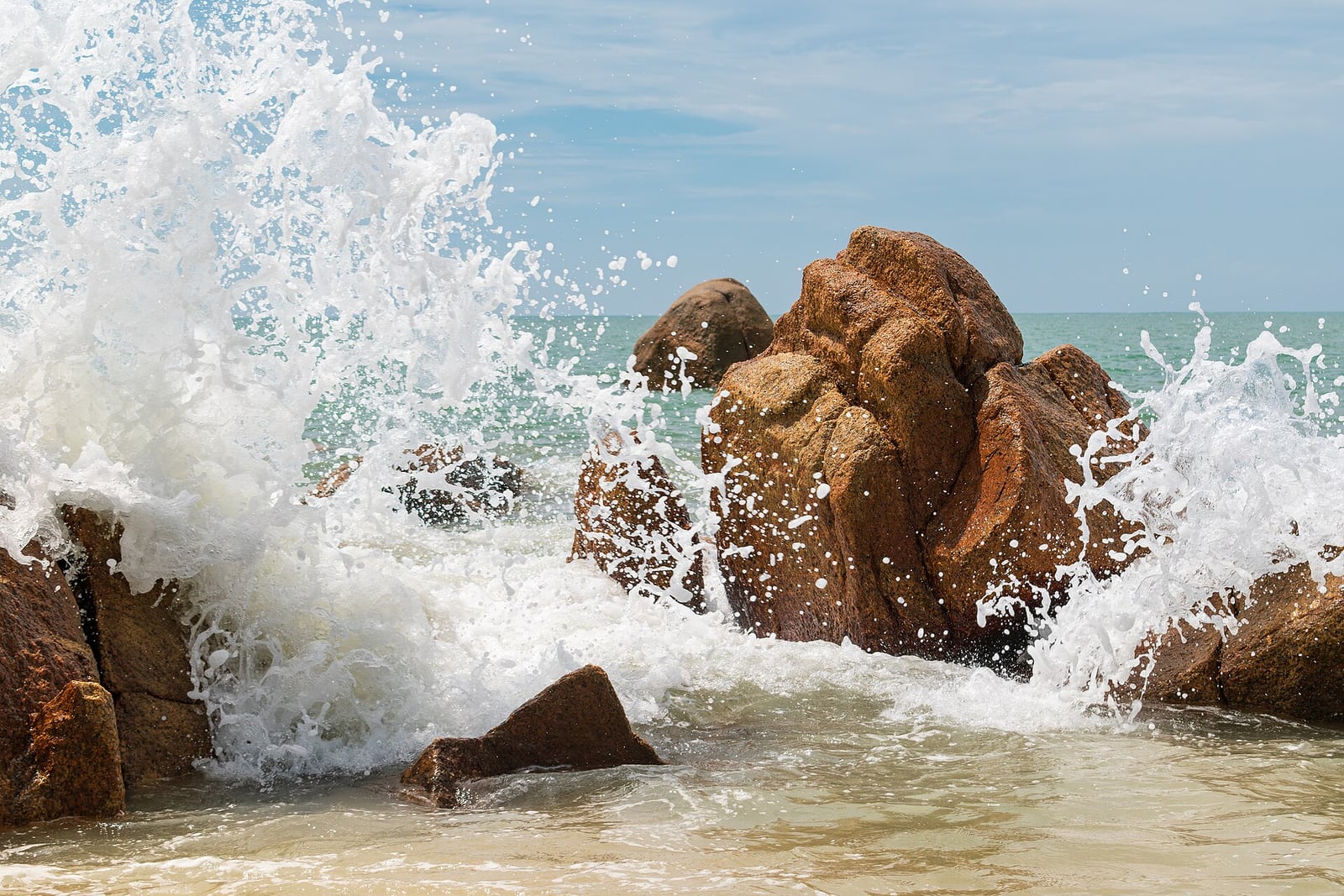 Gambar 3 Pantai Teluk Cempedak