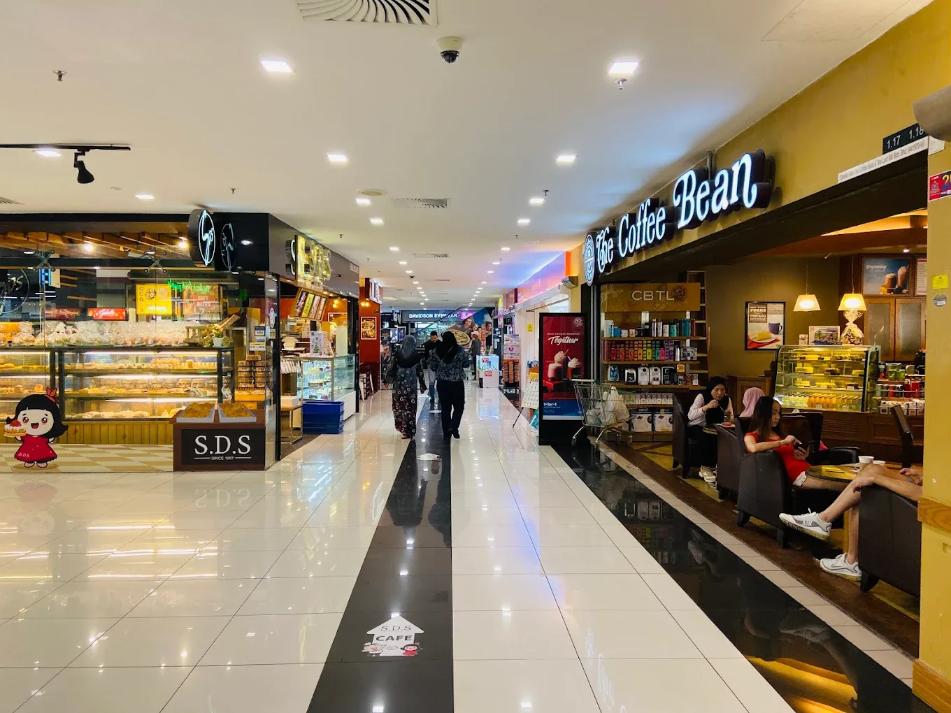 Plaza Pelangi — foto sebenar 5