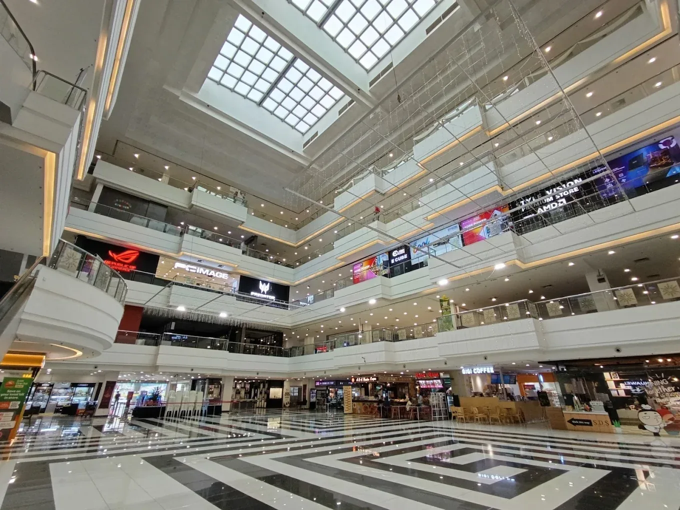 Plaza Pelangi — foto sebenar 7
