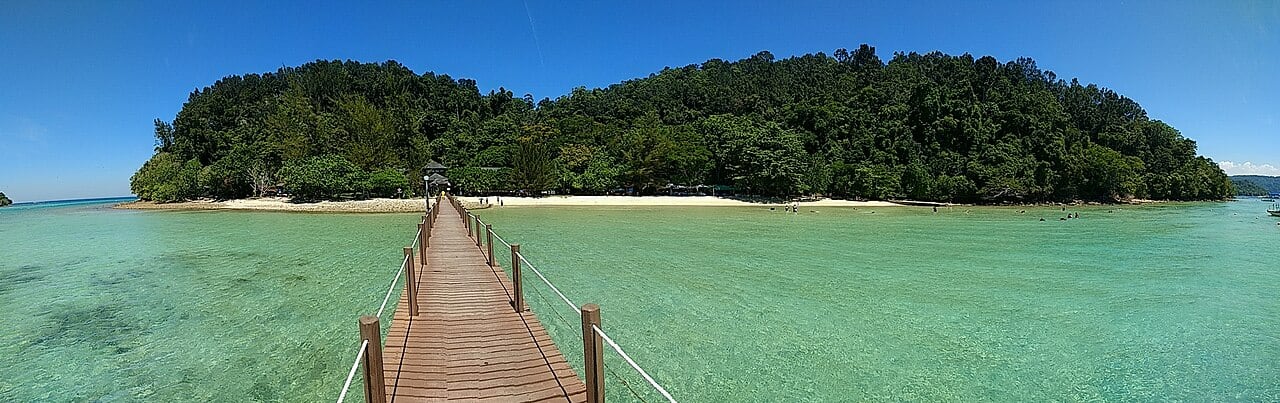 Gambar 2 Pulau Gaya Campsite