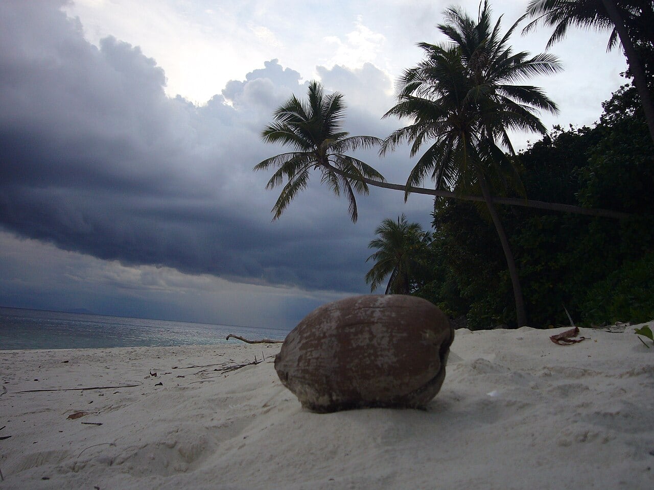 Gambar 3 Pulau Lang Tengah