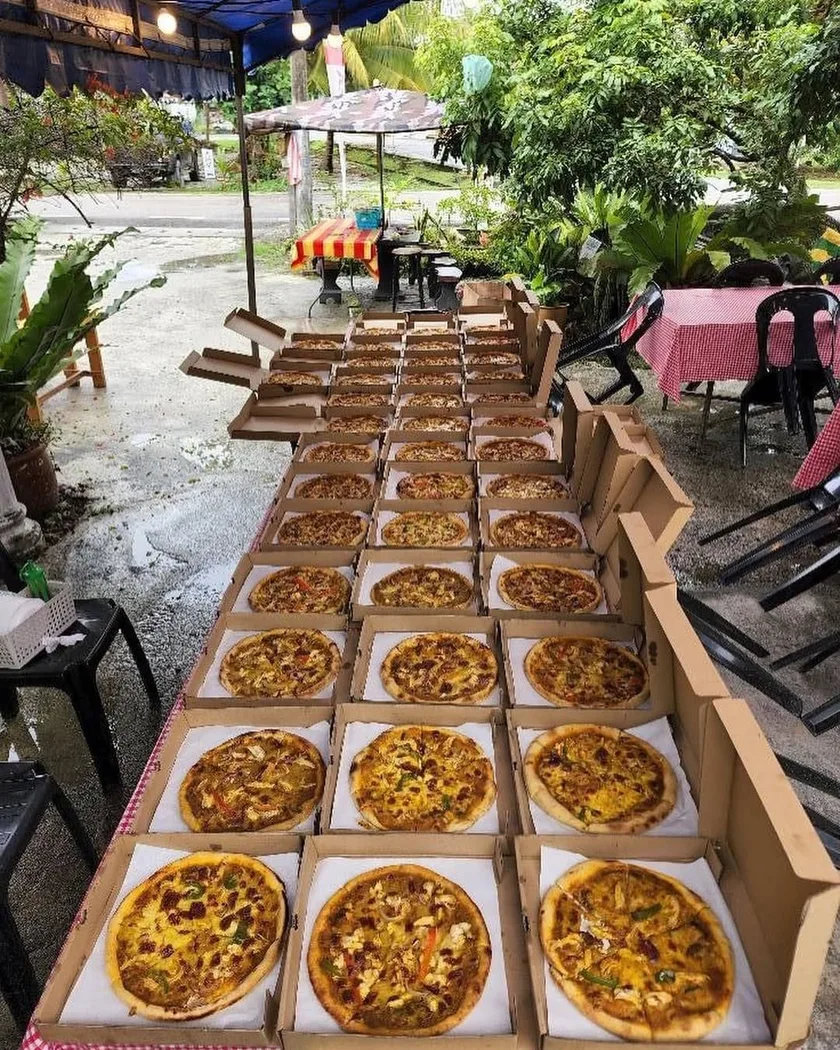 Qulai Pizza Kayu Api — foto sebenar 4