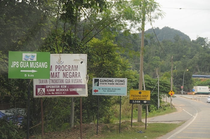 Gambar 3 Stong Waterfall (Baha's Camp)