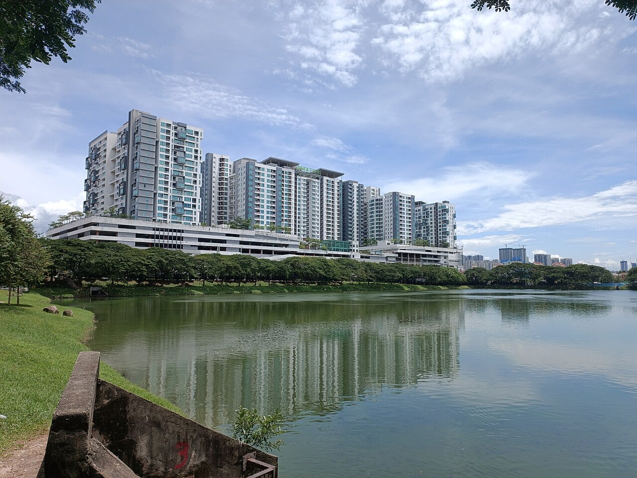 Gambar 3 Taman Tasik Danau Kota