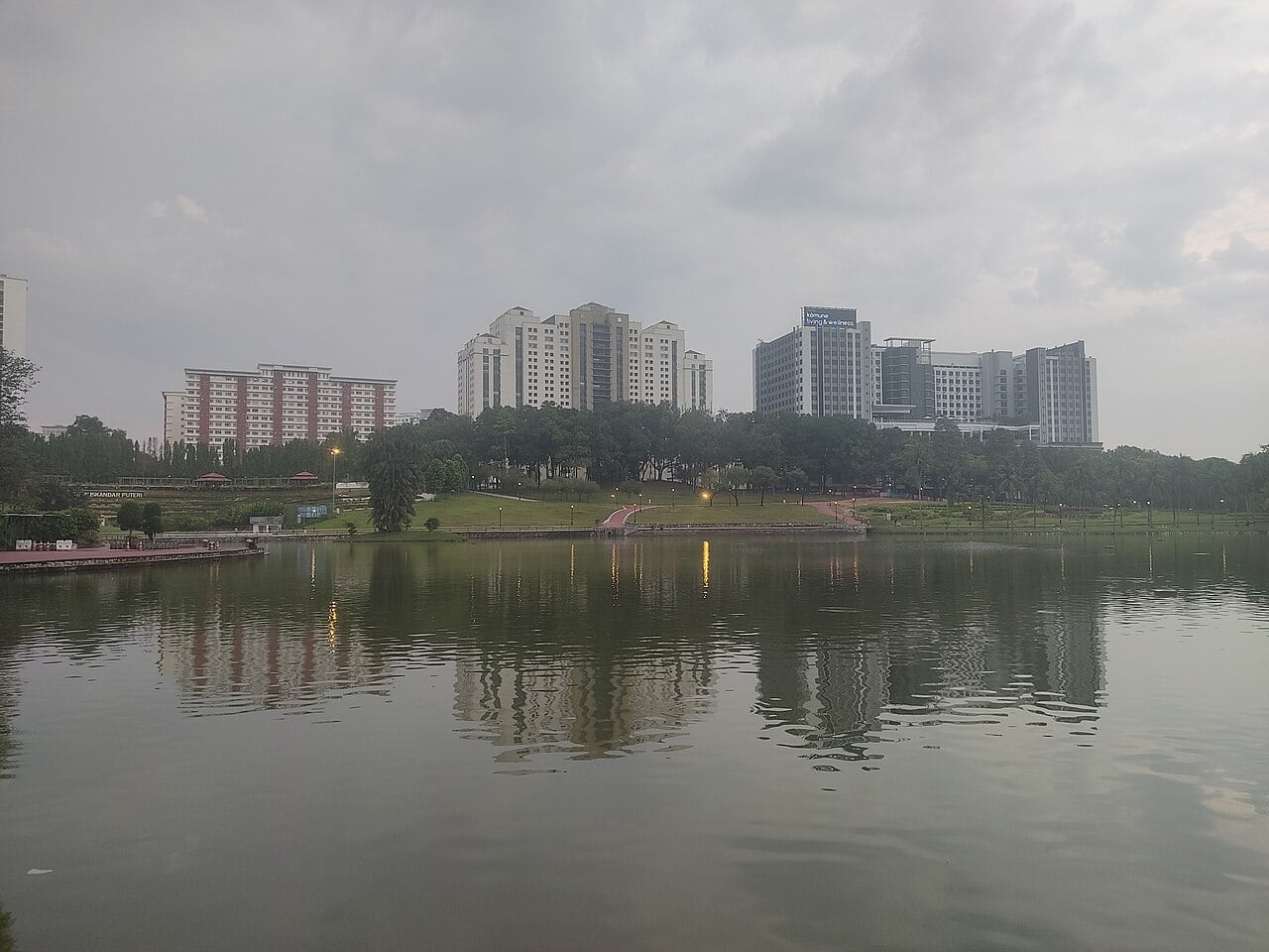 Gambar Taman Tasik Permaisuri
