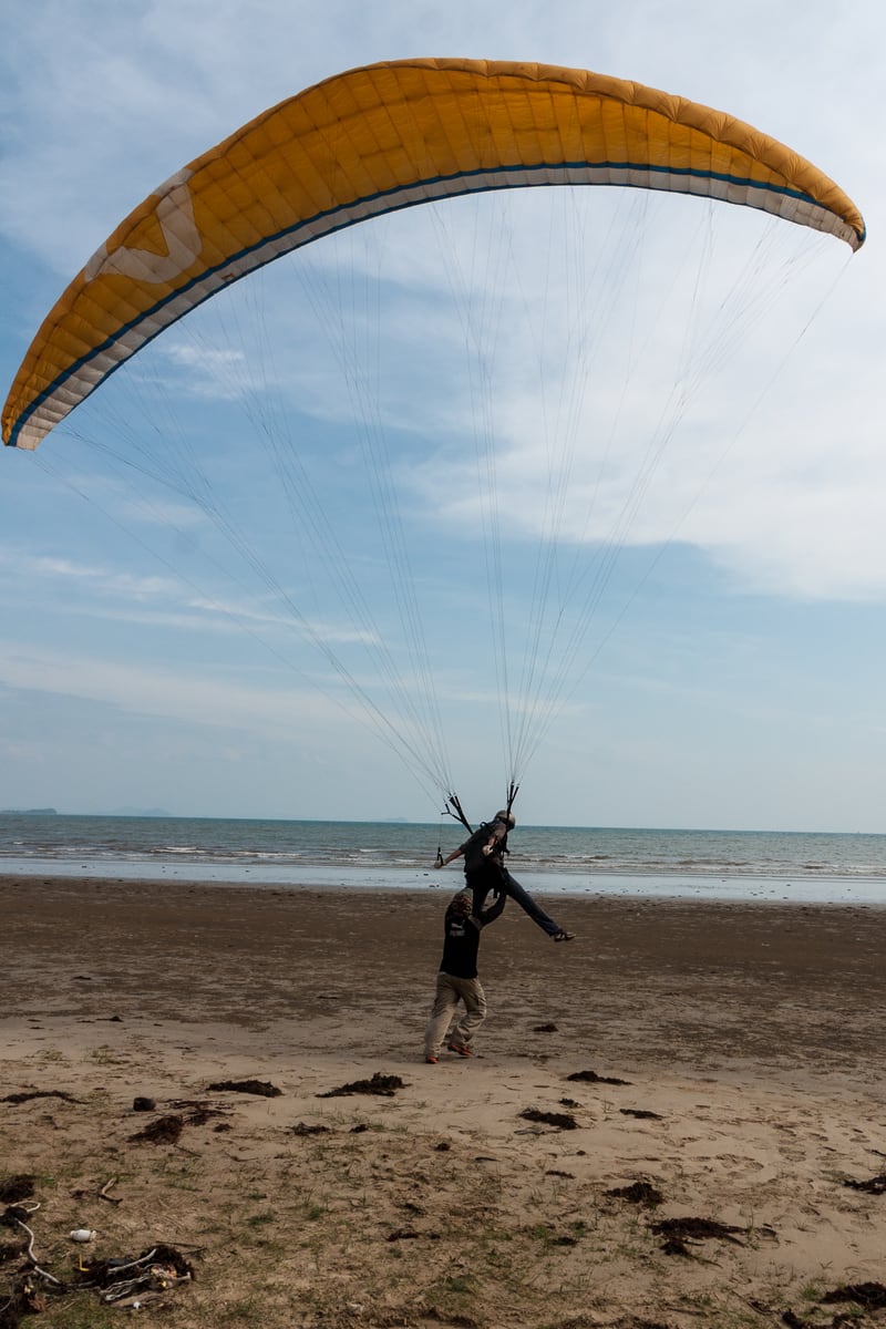 Gambar 2 Tanjung Aru Beach