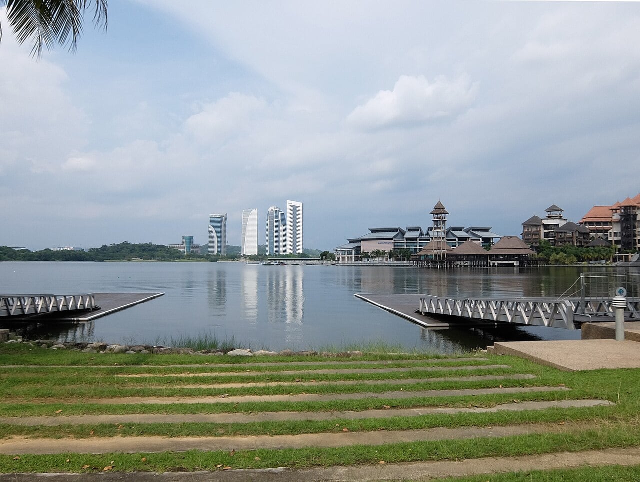 Gambar 2 Tasik Putrajaya