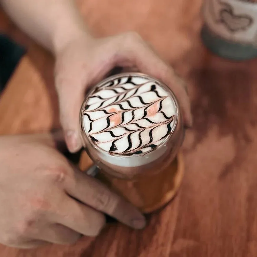 Teh o ice 50 cent and Boat Noodle — foto sebenar 7